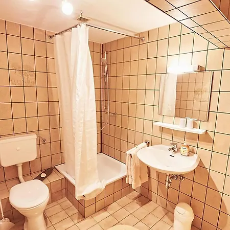 Апартаменты Gaestehaus La Madonnina Бад-Брайзиг